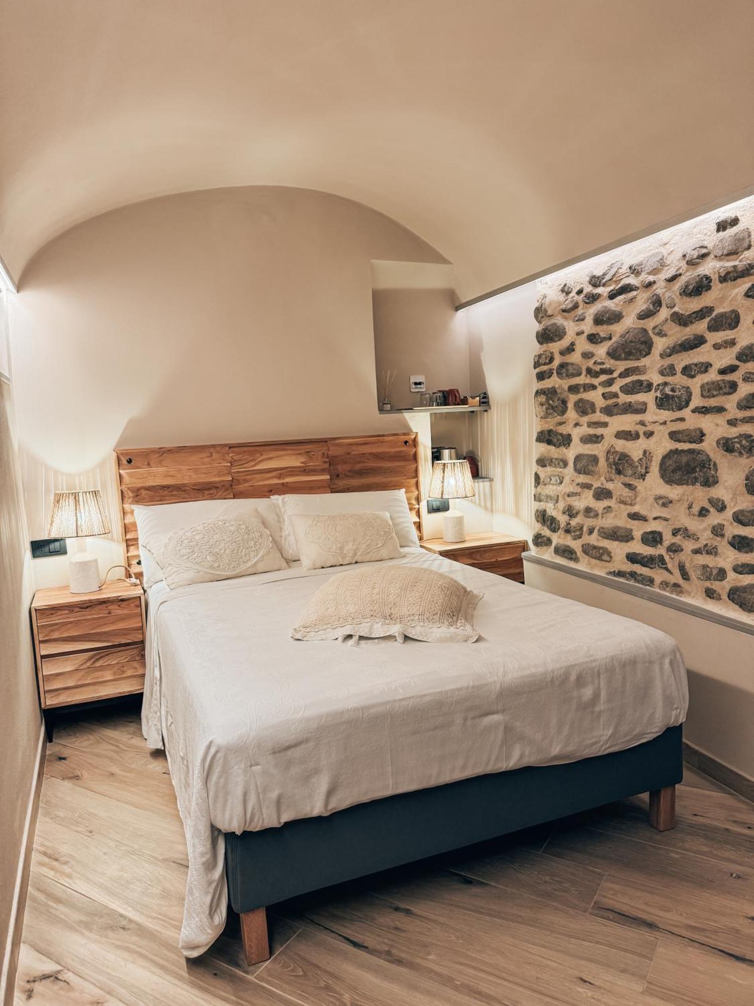 Talking Stones Bed & Breakfast Долчеакуа Екстериор снимка