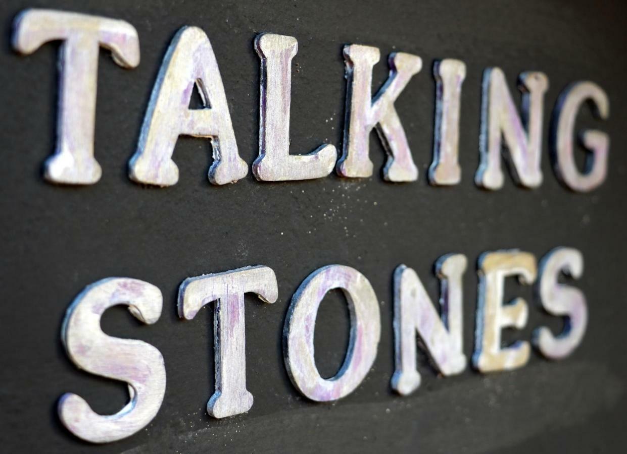 Talking Stones Bed & Breakfast Долчеакуа Екстериор снимка